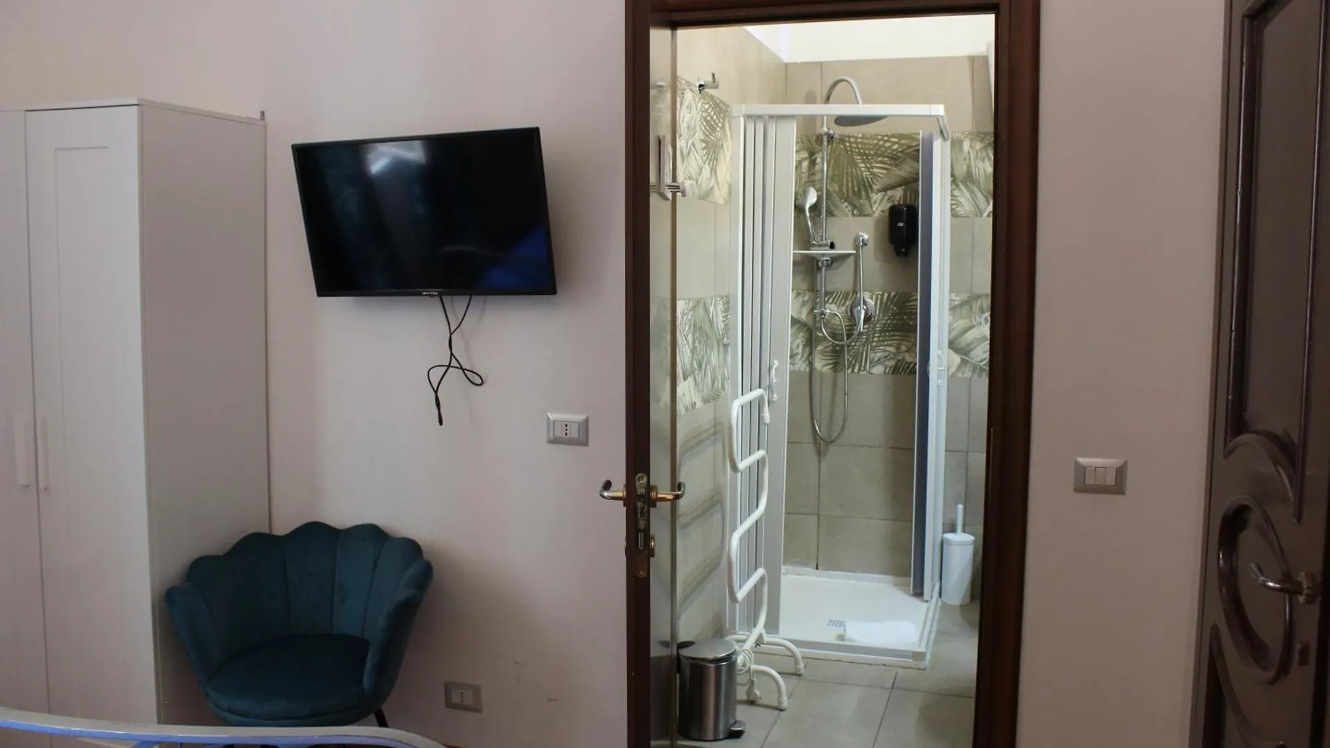 Rooms Piramide Rome