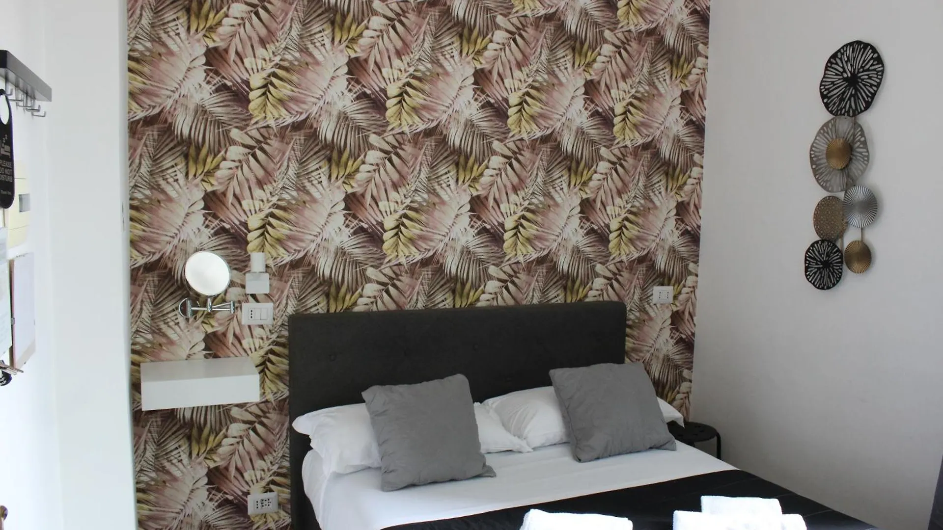 Rooms Piramide Rome 0*,  Italie