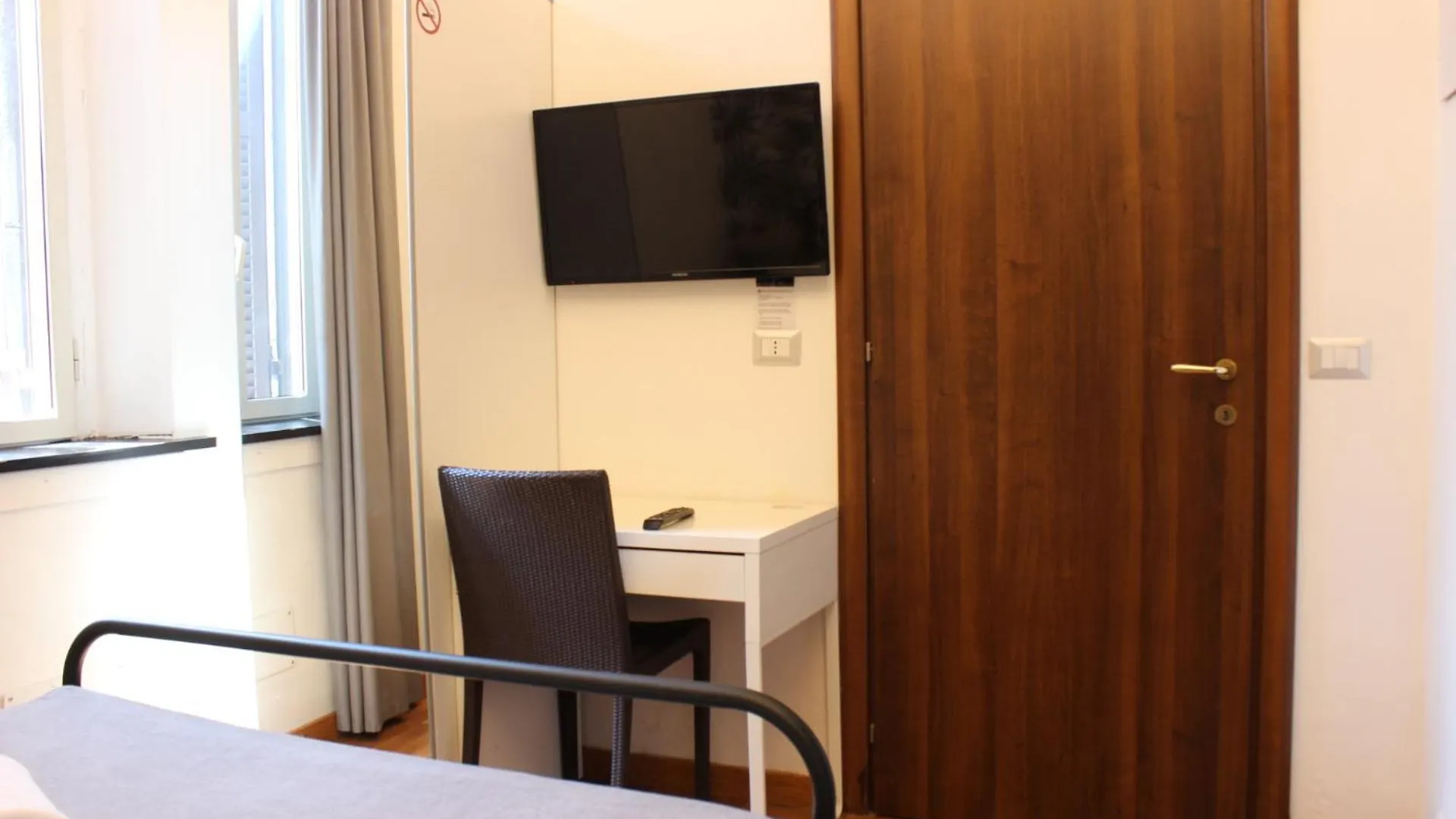 Rooms Piramide Rome