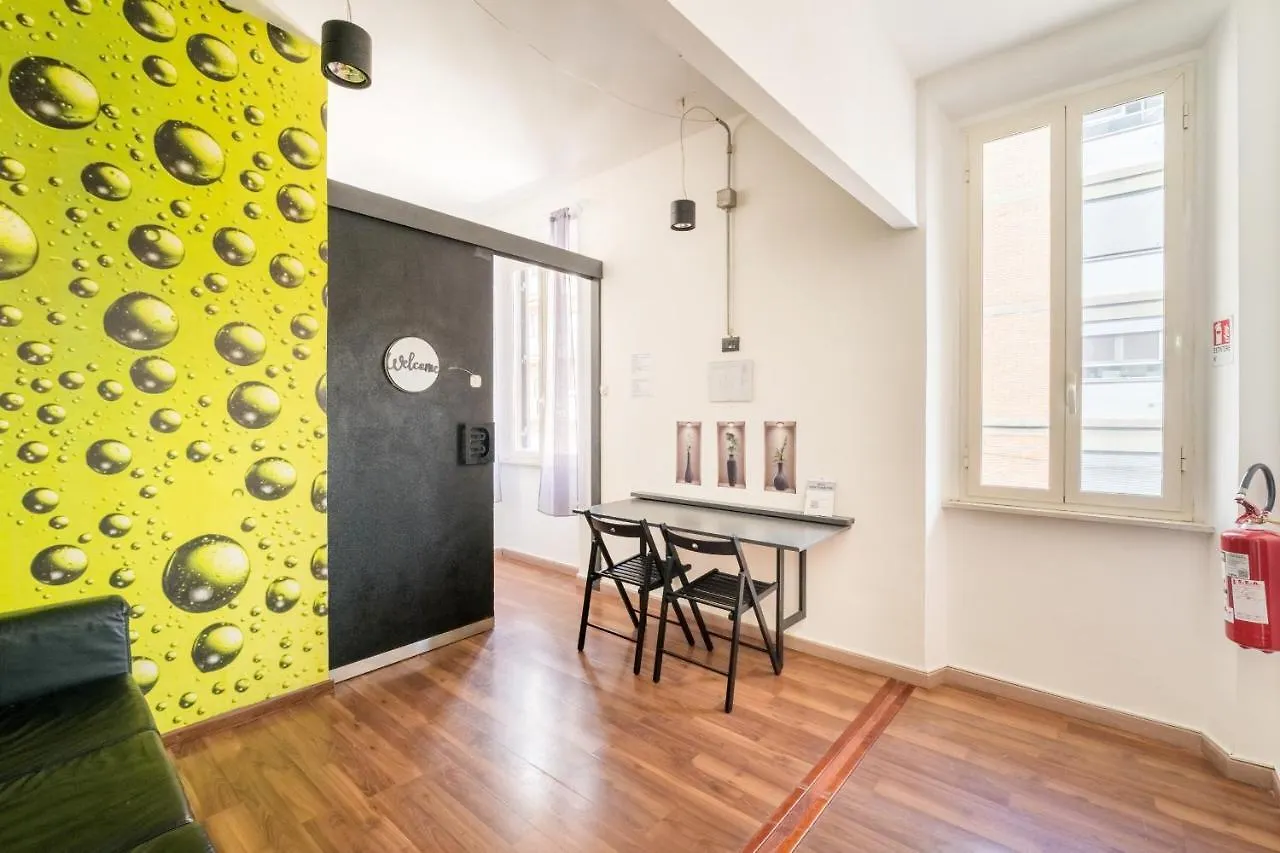 Rooms Piramide Roma 0*,